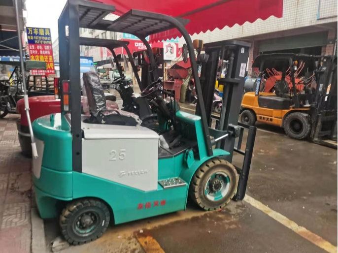 二手電動(dòng)叉車